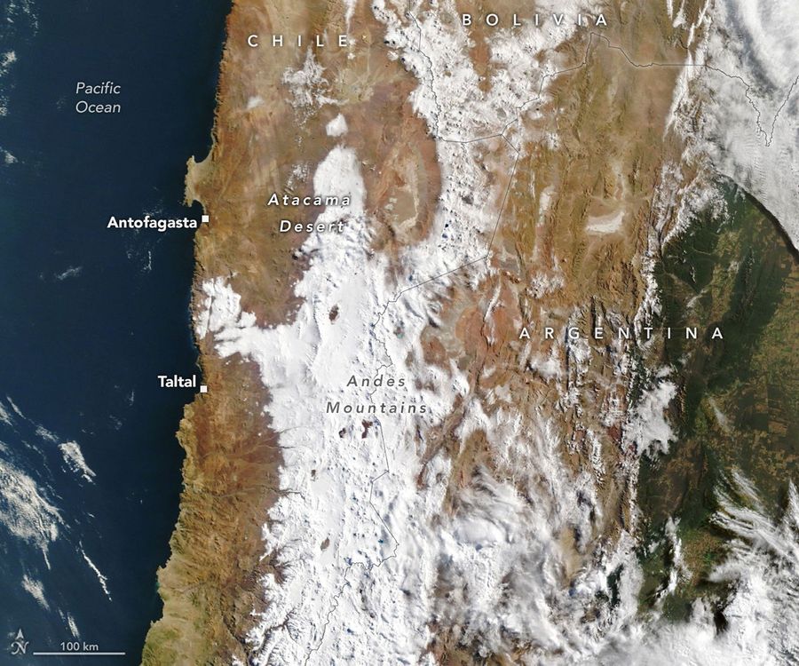 Una distesa di neve ricopre una vasta area del Cile settentrionale, dalle Ande fino quasi alla costa del Pacifico, come si vede in questa immagine scattata il 19 agosto 2026 dallo strumento MODIS della NASA (Moderate Resolution Imaging Spectroradiometer) a bordo del satellite Terra .
Osservatorio terrestre della NASA/Lauren Dauphin